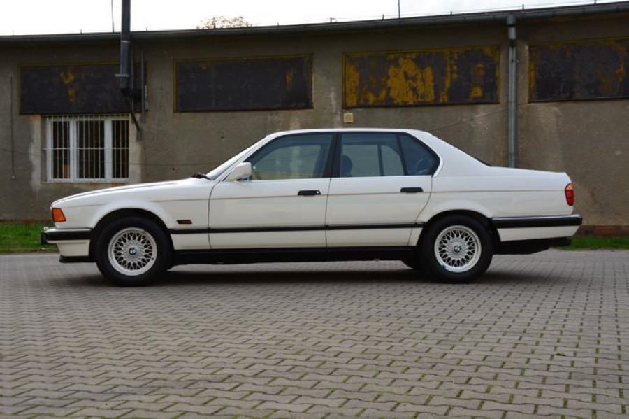  BMW 740i (E32) 1992 года  (UK) (фото 46 из 170)